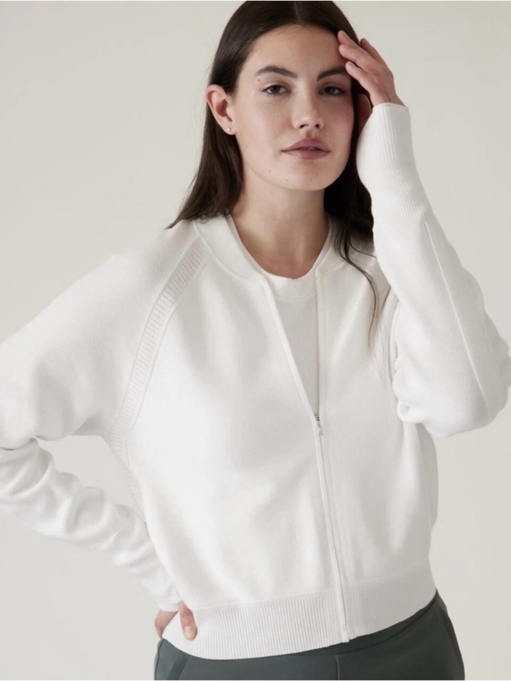 Athleta Advantage Full Zip White Zip Jacket. Absolutely beautiful 😍